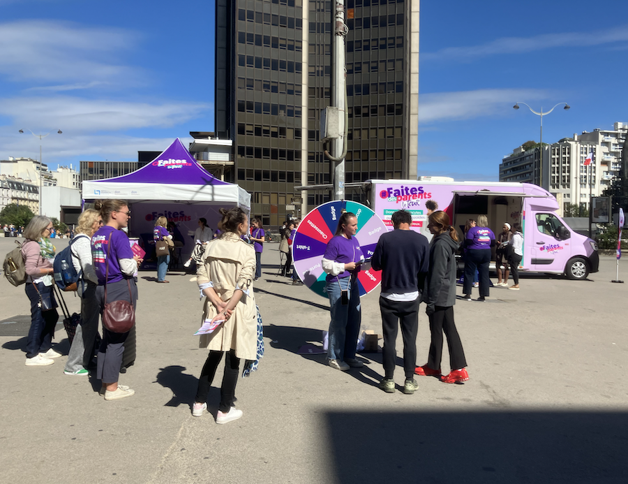 Photo prise lors de l'évènement Bus Tour organisé par l'Agence de la biomédecine à Paris le 17 septembre 2025